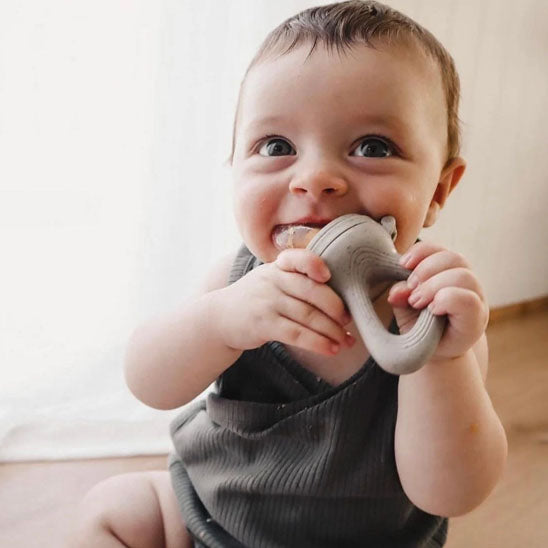 Grignoteuse bébé triangulaire gris