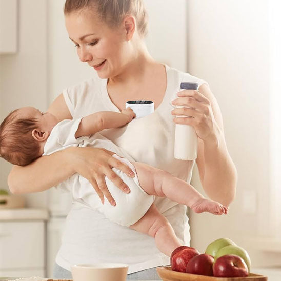 Tire lait portable maman souriante