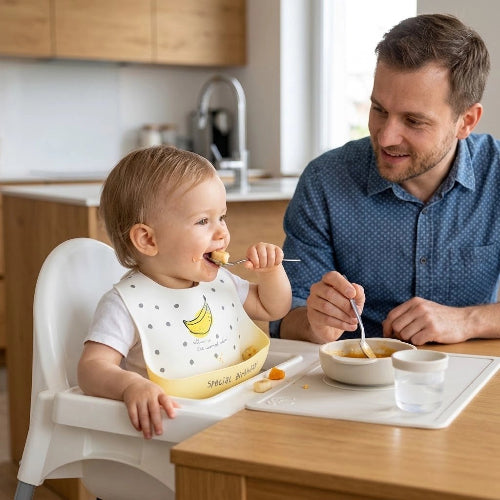 Bavoir pour bébé banane imprimé autour du cou de bébé fille