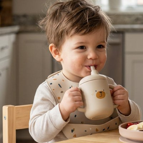 Gobelet bébé anti fuite animaux avec petit garçon