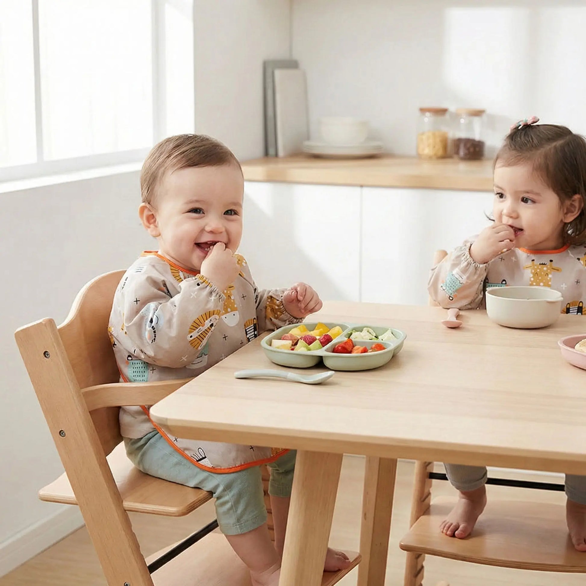 Bavoir imperméable bébé Olivia dessin animé