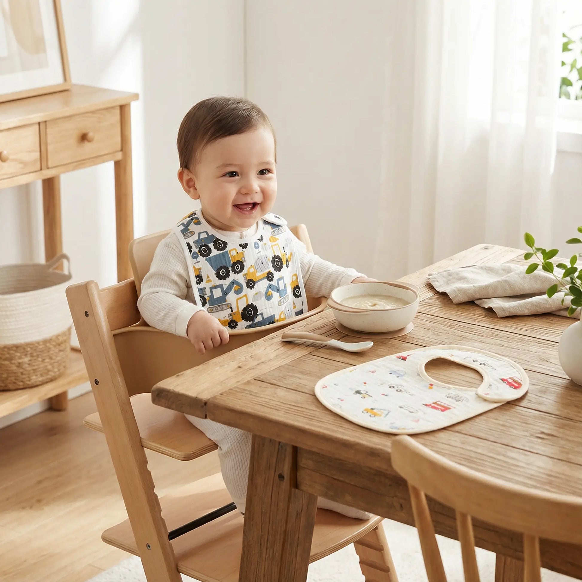 Bavoirs imperméables Jérémie avec camion