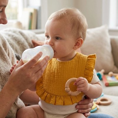 Bavoir bandana bébé avec bouteille