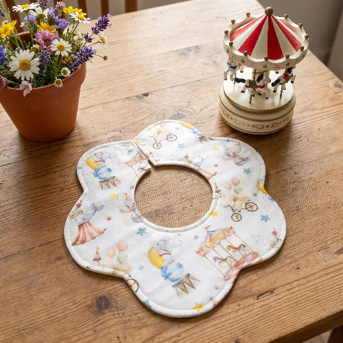 Bavoir bébé conton bambou imprimer de carrousels et bicyclettes 
