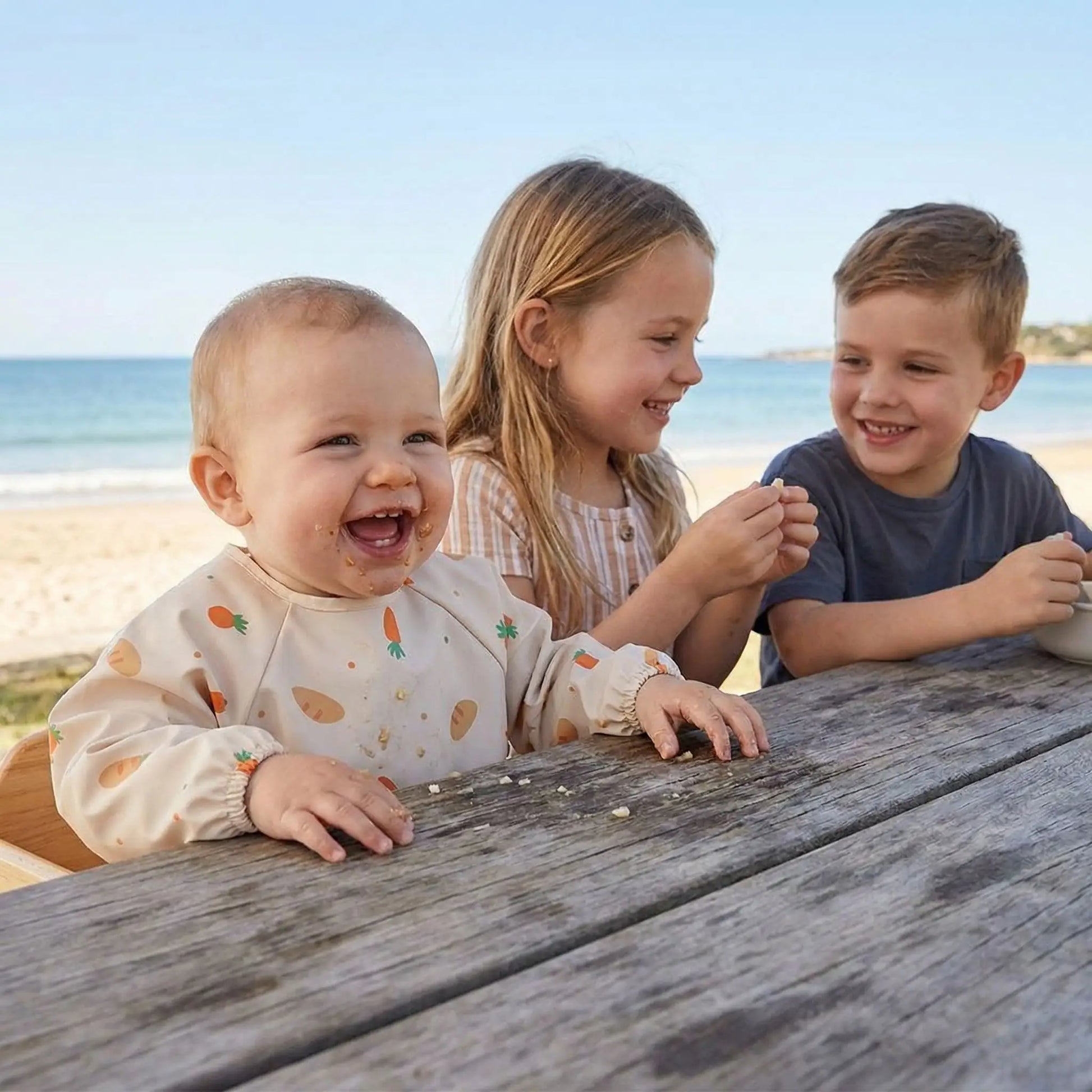 Bavoir manche longue imperméable avec carottes