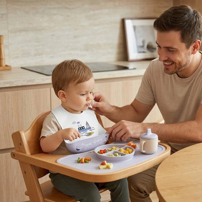 Bavoir pour bébé bateau imprimé autour du coup du petit garçon