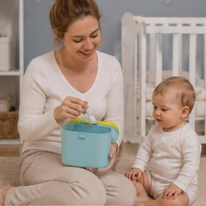 Boite doseuse lait doseuse précis bleu avec bébé et maman
