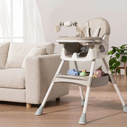 Chaise haute bébé 3 en 1 beige dans le salon