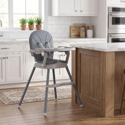 Chaise haute bébé prêt du comptoir de cuisine