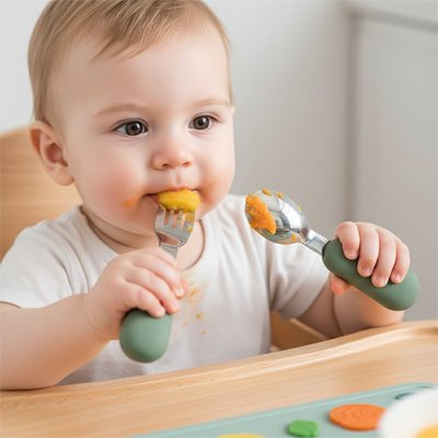 Couvert bébé ergonomique Madona vert​ 