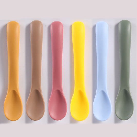 Couverts bébé ergonomiques enssemble cuillères