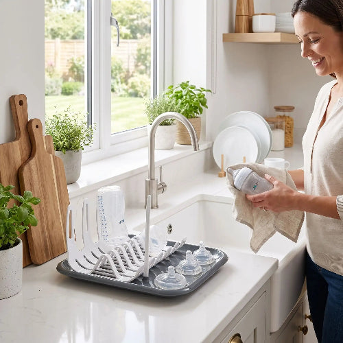 Egouttoir biberon hygienique portable blanc avec biberon sur le comptoir