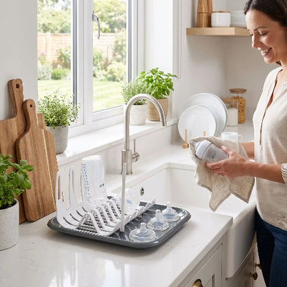 Egouttoir biberon hygienique portable blanc avec biberon sur le comptoir