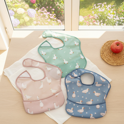 Lot de bavoir bébé vert bleu rose avec poche avec des imprimés de canards blanc