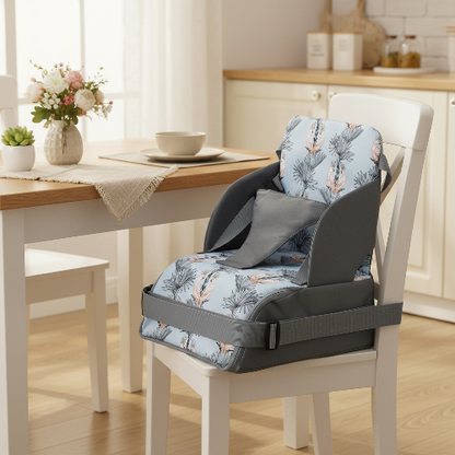 Rehausseur chaise perroquets imprimé et installé sur la chaise de cuisine