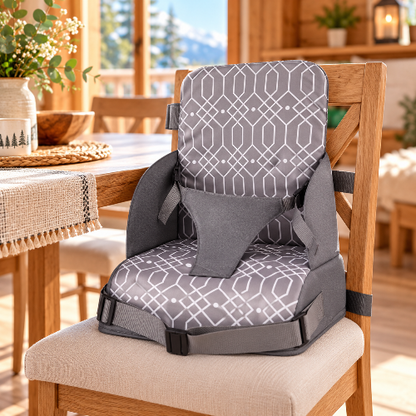 Rehausseur repas bébé diamant gris sur la chaise du chalet