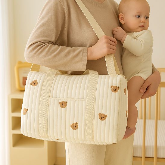 Sac a langer bebe couleur crème avec bébé