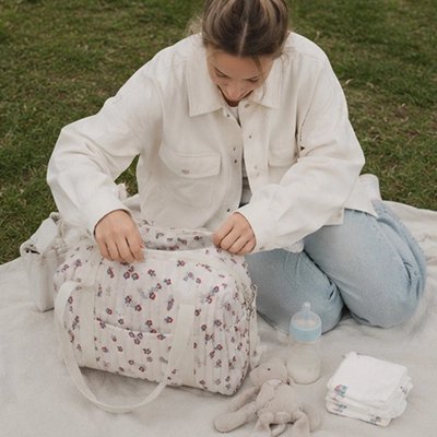 Sac à langer bébé ultra spacieur fleurs rouges