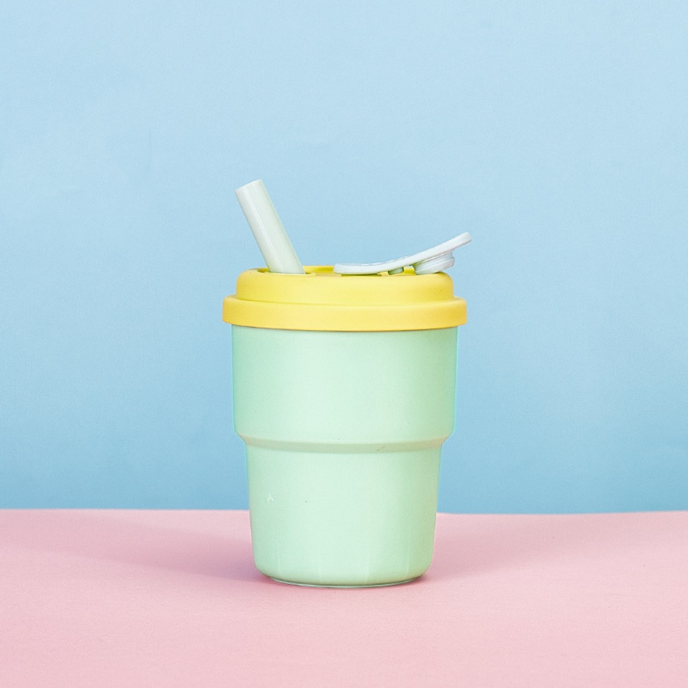 Tasse avec paille pour bébé vert