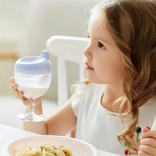 verre bebe ergonomique bleu pâle